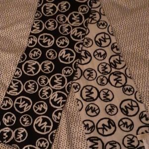 Best Michael Kors logo scarf I've saw BY FAR! ❤🧣